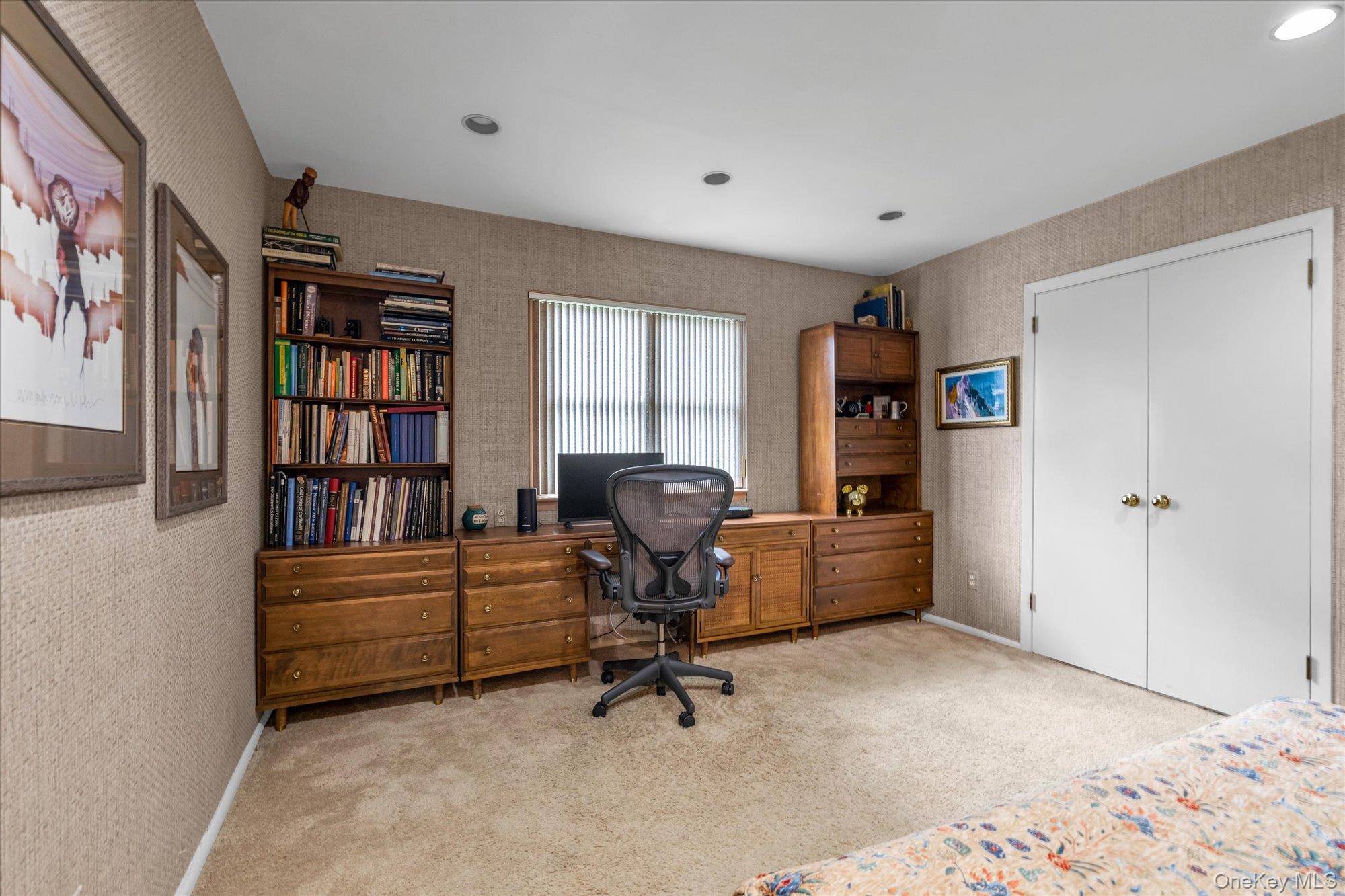 19 Flamingo Road East Hills, NY 11576 - Photo 11 of 25