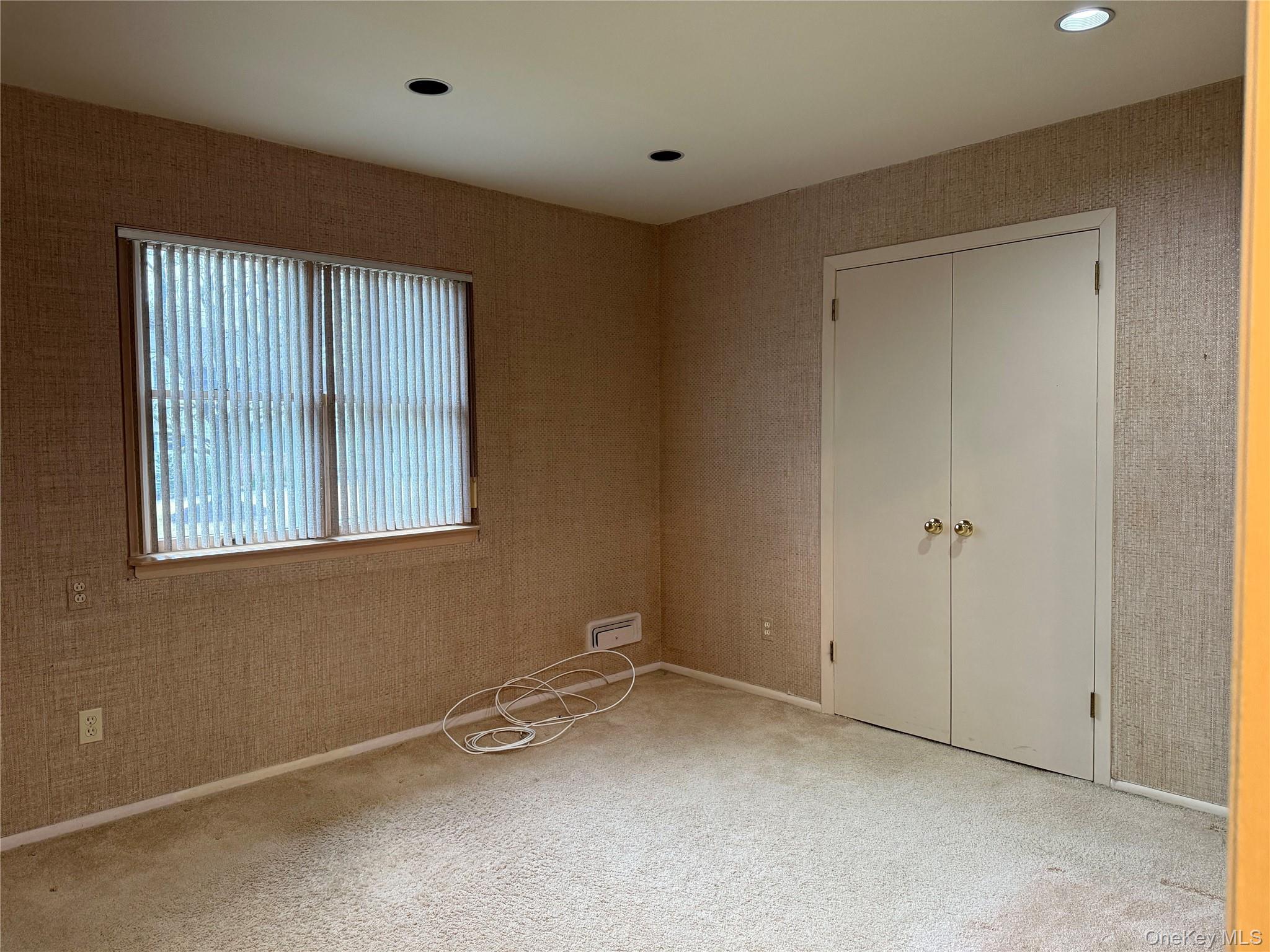 19 Flamingo Road East Hills, NY 11576 - Photo 12 of 25