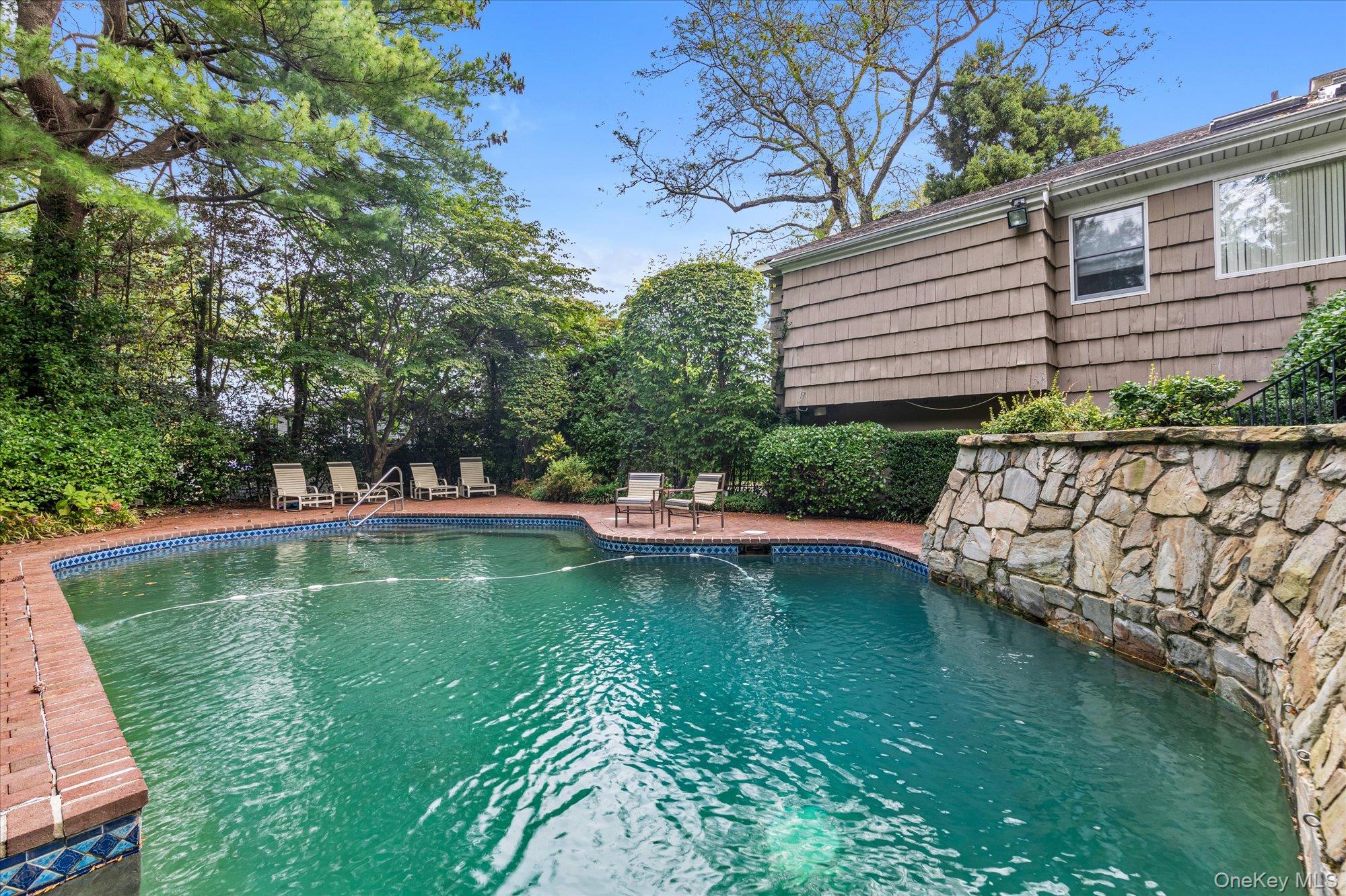 19 Flamingo Road East Hills, NY 11576 - Photo 21 of 25