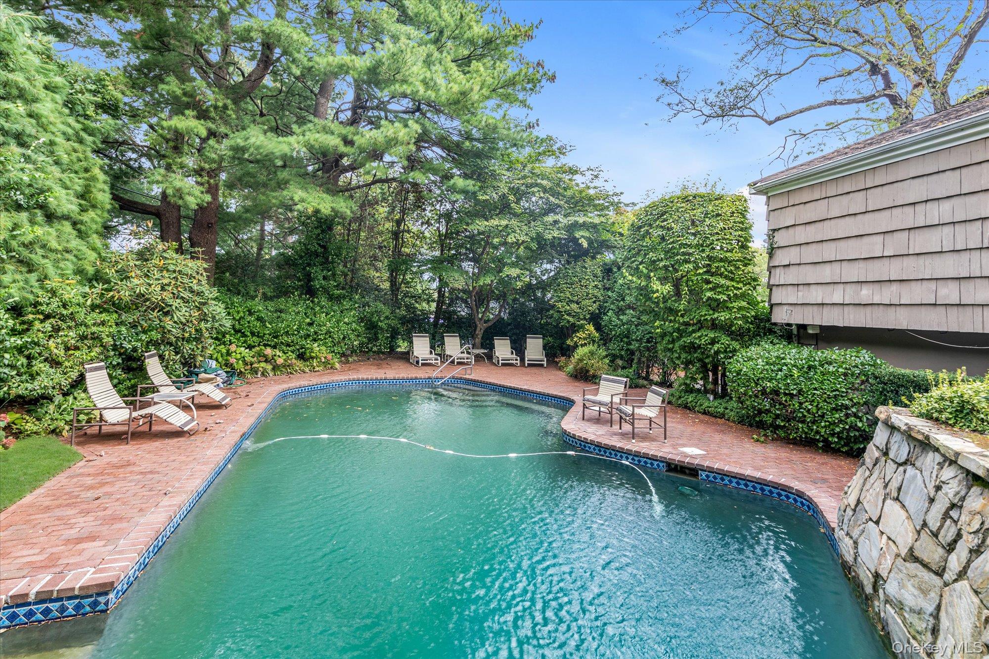 19 Flamingo Road East Hills, NY 11576 - Photo 22 of 25