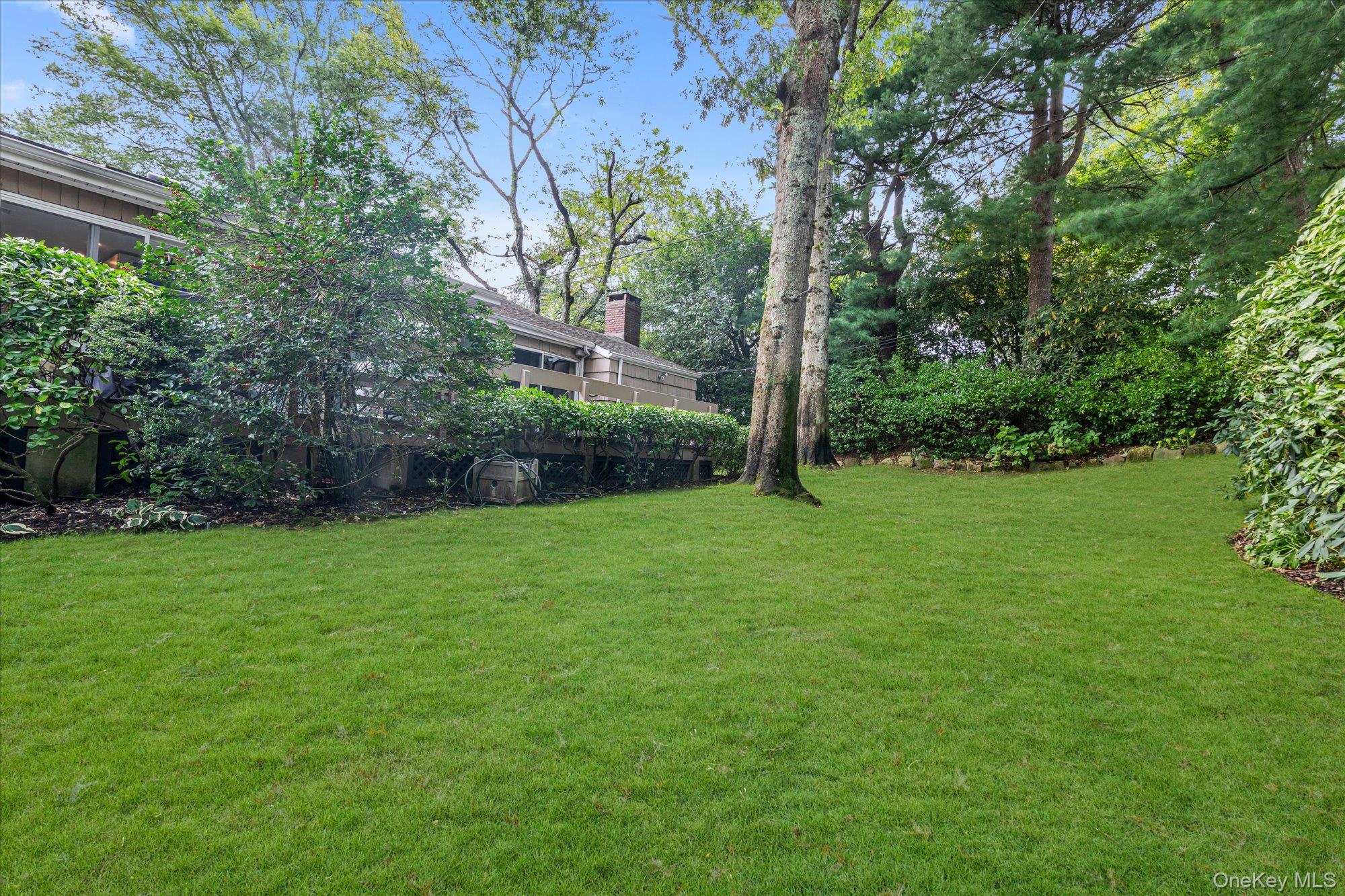 19 Flamingo Road East Hills, NY 11576 - Photo 23 of 25