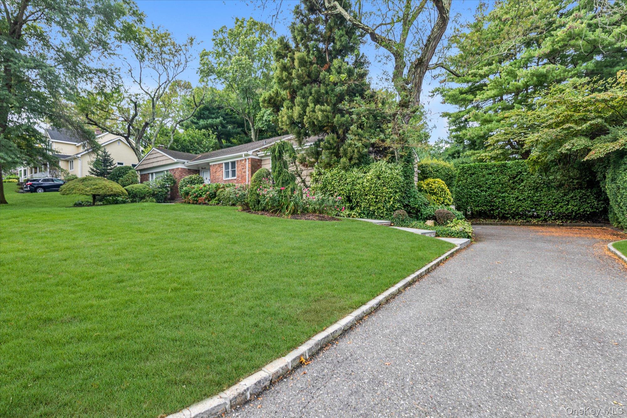 19 Flamingo Road East Hills, NY 11576 - Photo 24 of 25