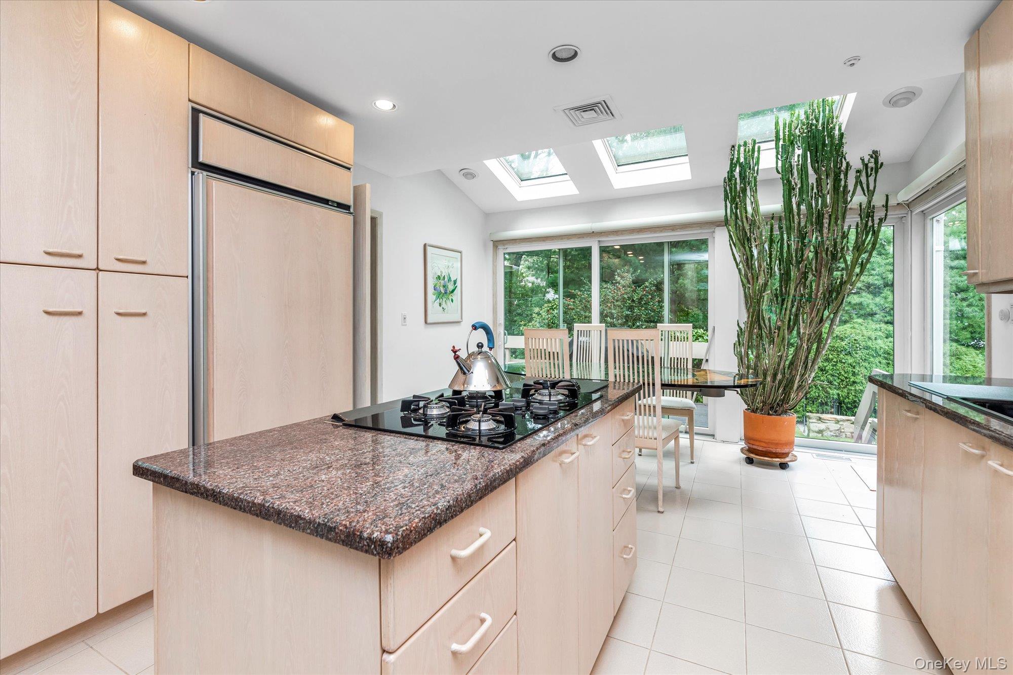 19 Flamingo Road East Hills, NY 11576 - Photo 5 of 25