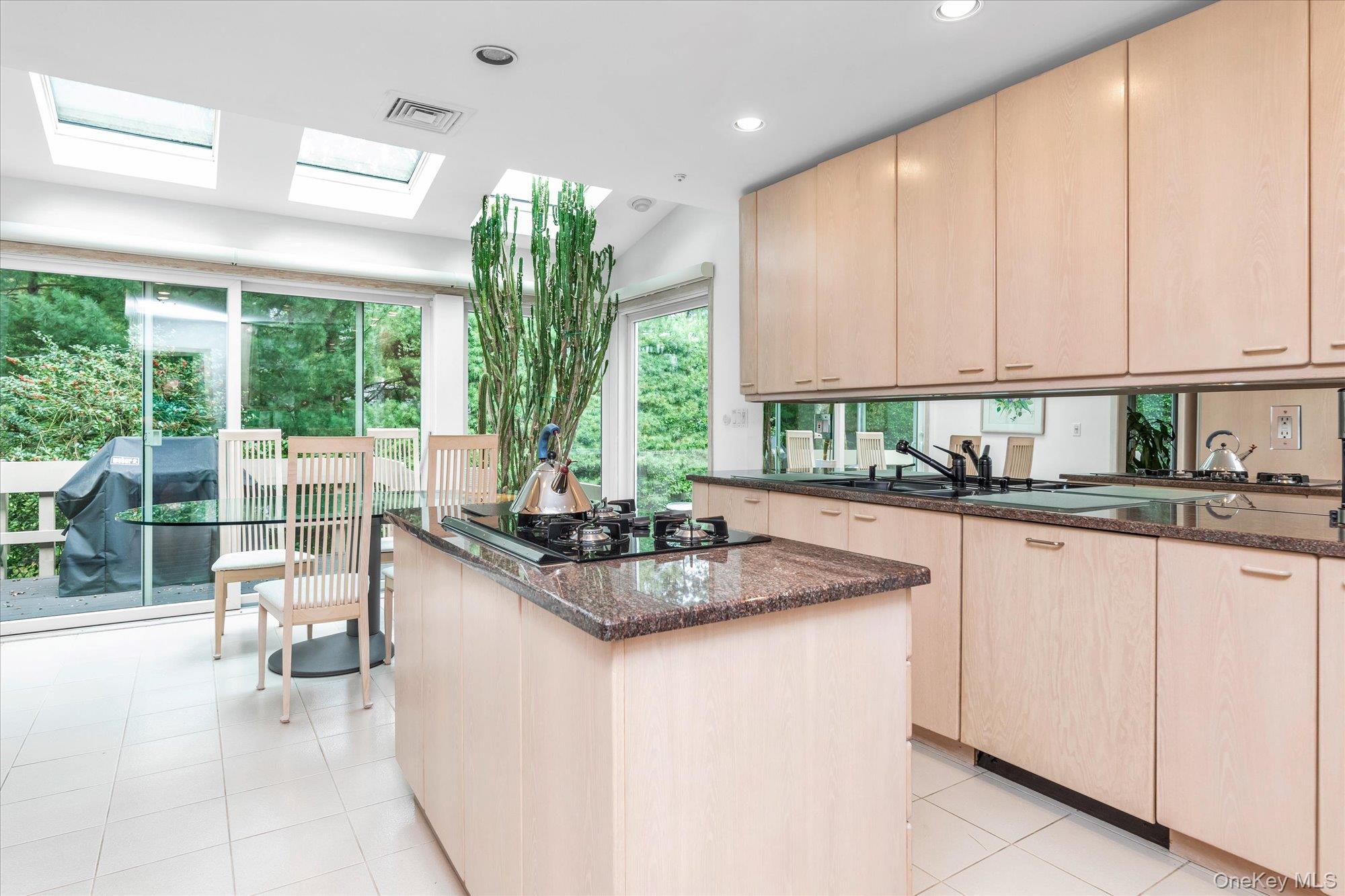 19 Flamingo Road East Hills, NY 11576 - Photo 6 of 25