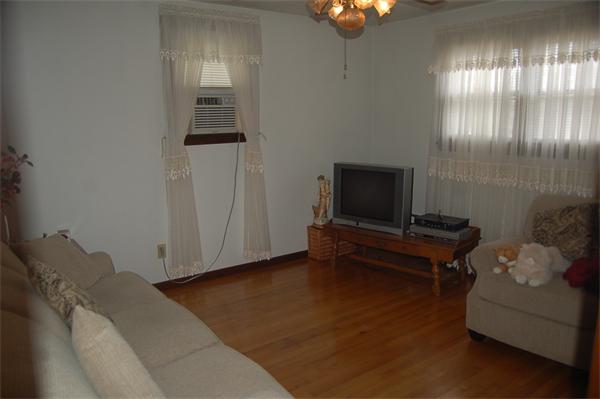 81 Quail Hollow Road Cranston, RI 02920 - Photo 11 of 16 Gallery Image 11