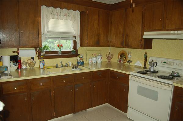 81 Quail Hollow Road Cranston, RI 02920 - Photo 8 of 16 Gallery Image 8