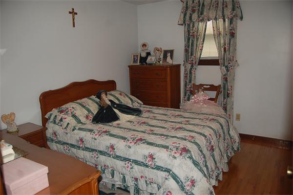 81 Quail Hollow Road Cranston, RI 02920 - Photo 9 of 16 Gallery Image 9
