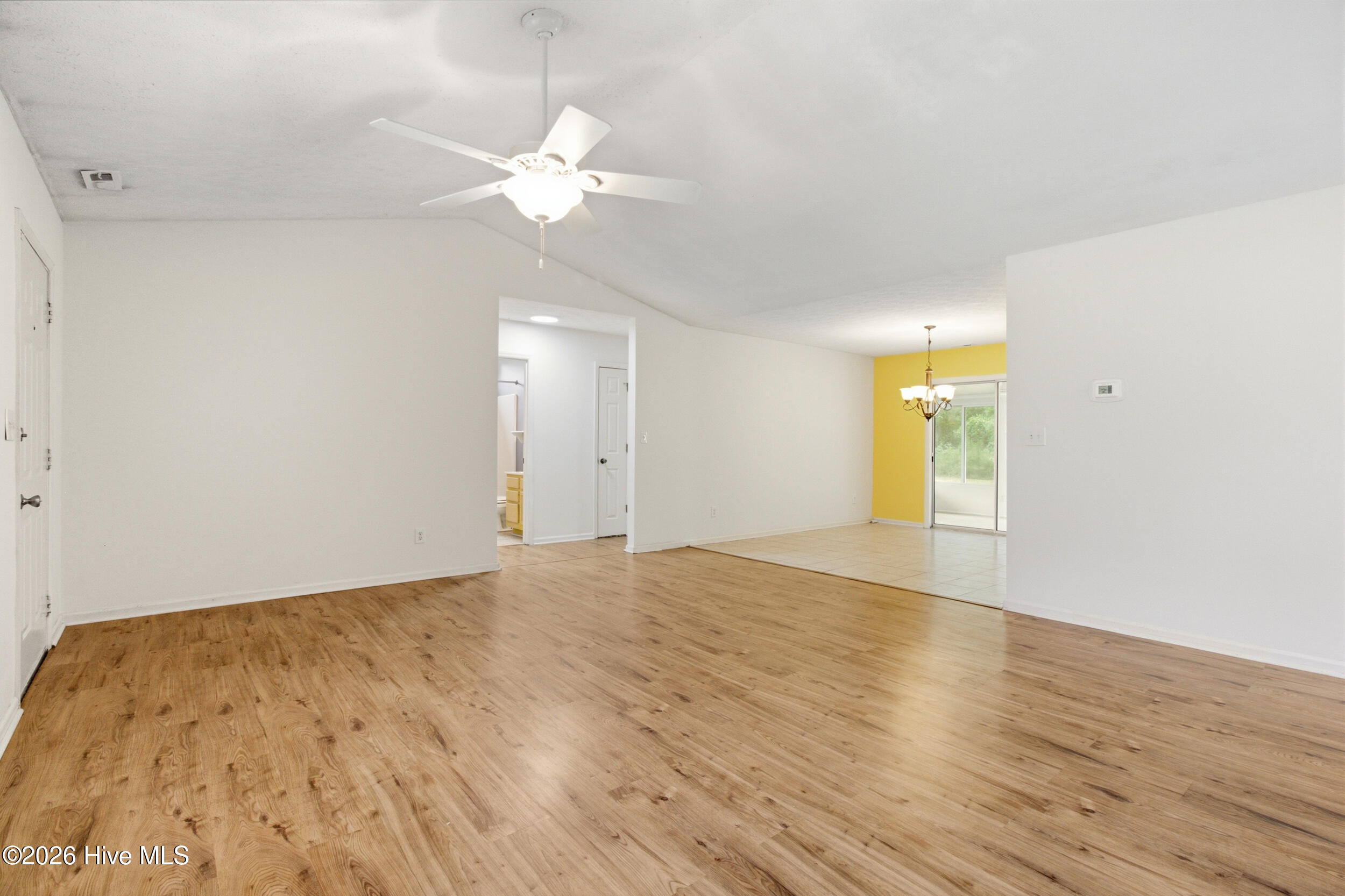 5709 County Line Road New Bern, NC 28562 - Photo 7 of 39 Living Room