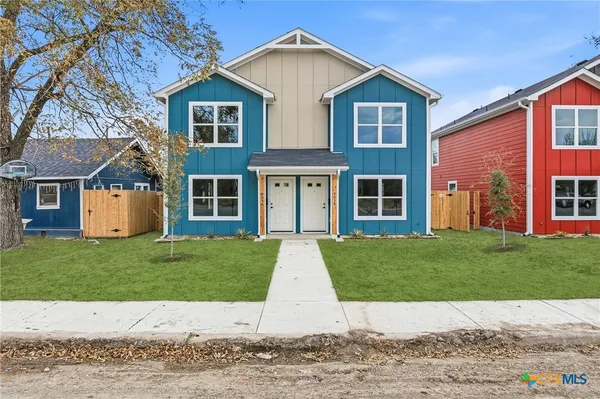 a view of a yard in front of a house