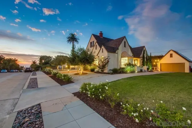 a view of a house with a yard
