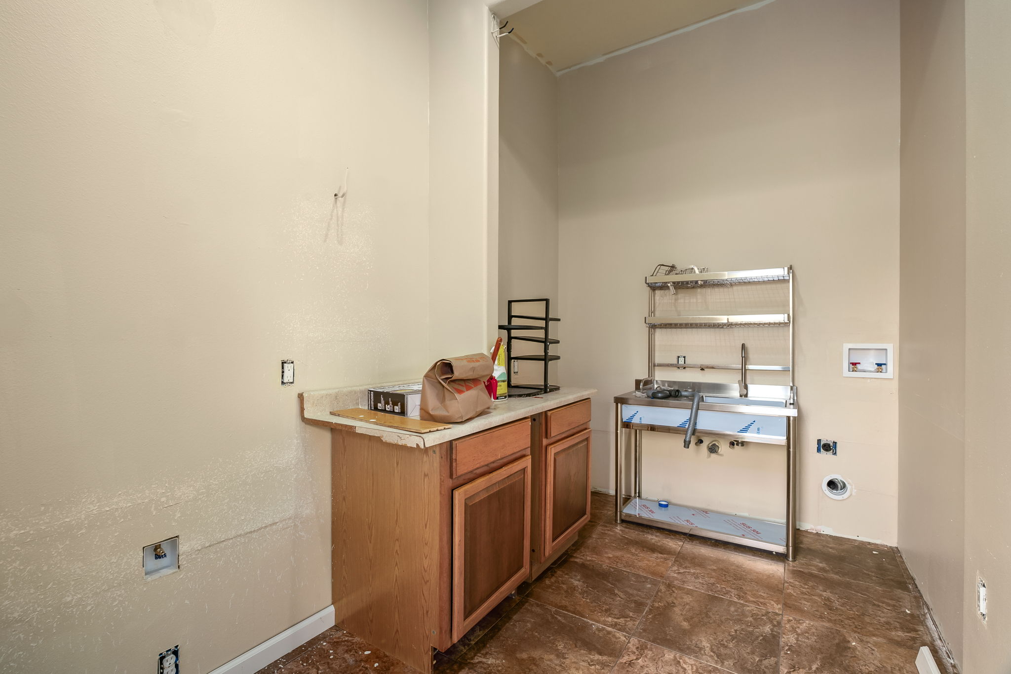 7060 Kahuna Road Kapaa, HI 96746 - Photo 18 of 25 a utility room with cabinets washer and dryer