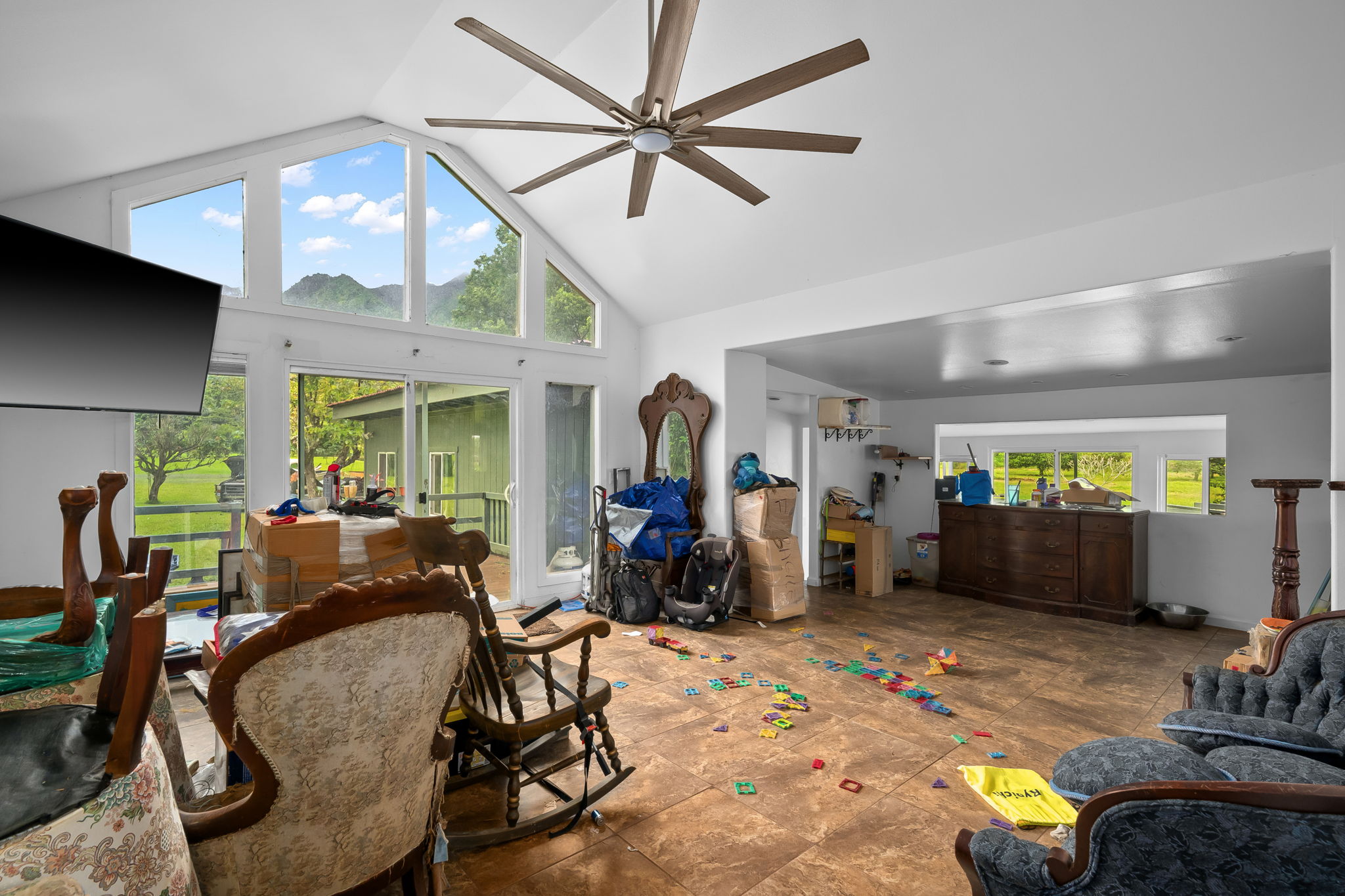 7060 Kahuna Road Kapaa, HI 96746 - Photo 8 of 25 a view of a room with gym equipment
