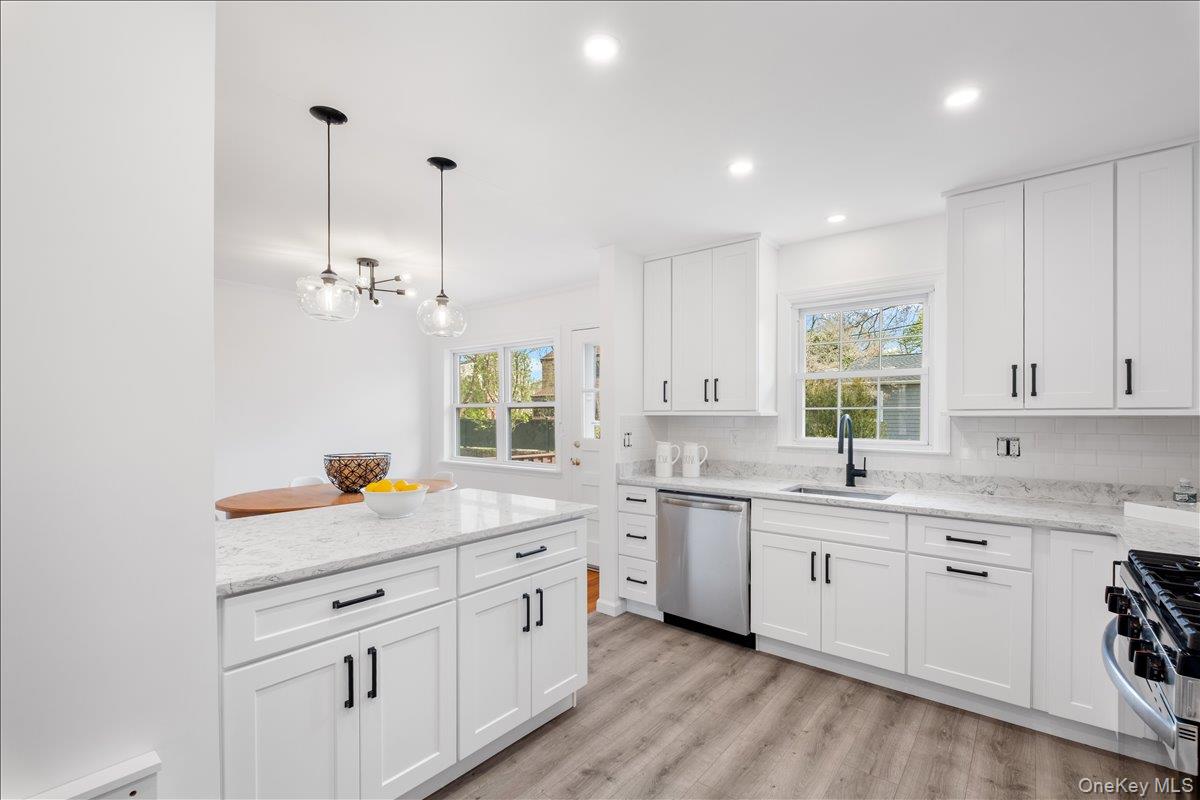 53 Jennings Road White Plains, NY 10605 - Photo 3 of 23