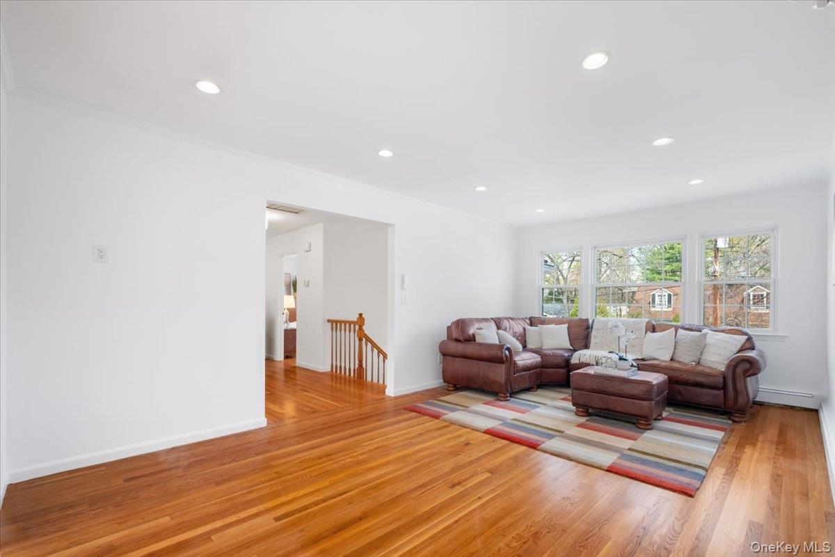 53 Jennings Road White Plains, NY 10605 - Photo 8 of 23