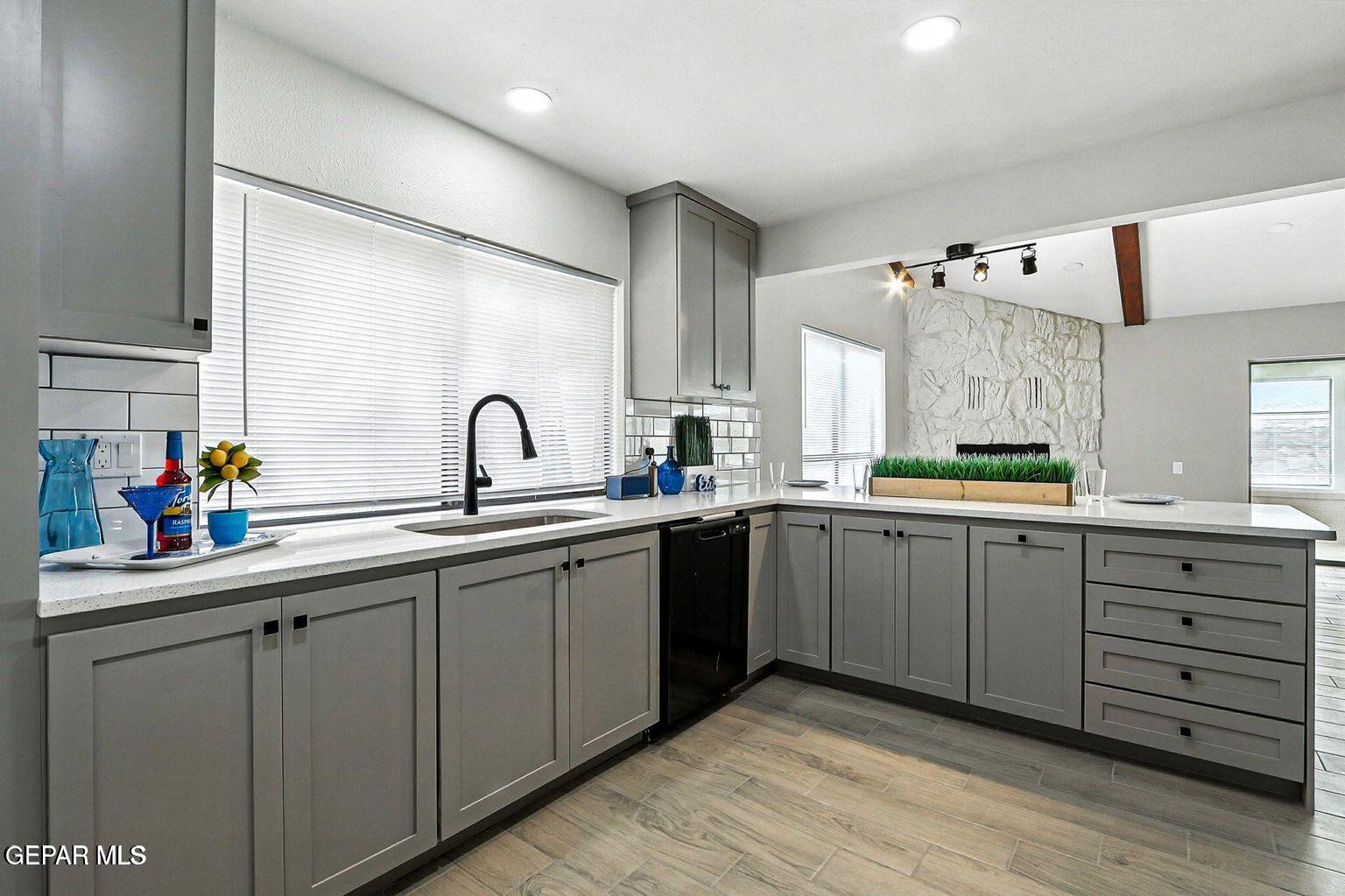 11273 Ivanhoe Drive El Paso, TX 79936 - Photo 15 of 43 19