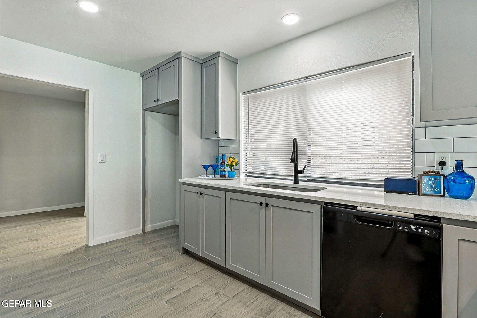 11273 Ivanhoe Drive El Paso, TX 79936 - Photo 17 of 43 21