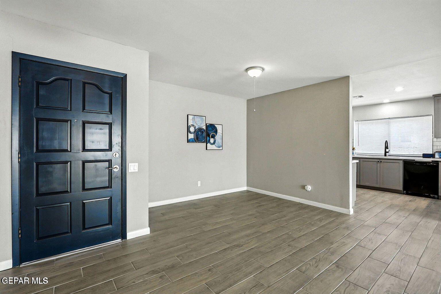 11273 Ivanhoe Drive El Paso, TX 79936 - Photo 3 of 43 07