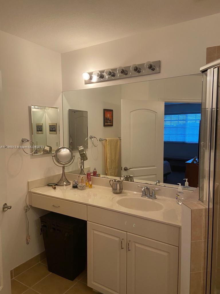 7765 Paddock Place, Unit 7765 Davie, FL 33328 - Photo 11 of 40 a bathroom with a sink and a mirror