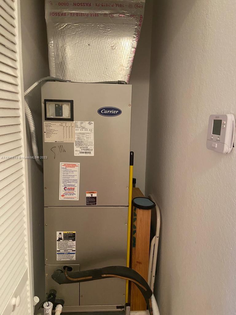 7765 Paddock Place, Unit 7765 Davie, FL 33328 - Photo 29 of 40 a bathroom with a mirror