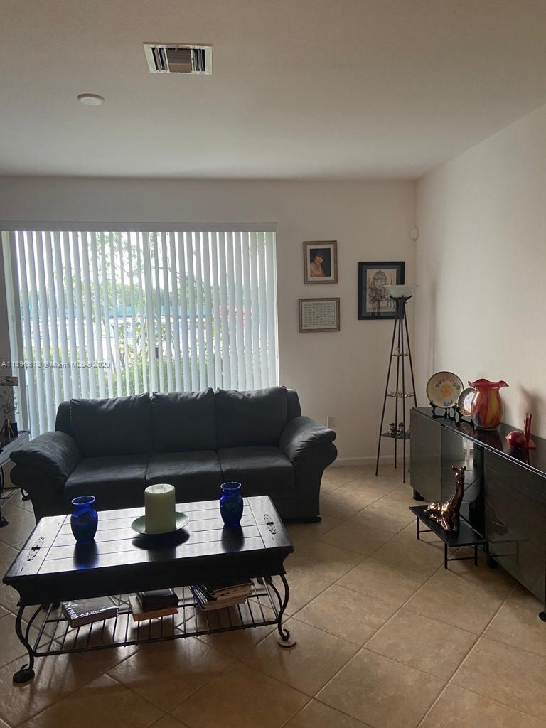 7765 Paddock Place, Unit 7765 Davie, FL 33328 - Photo 30 of 40 a living room with furniture