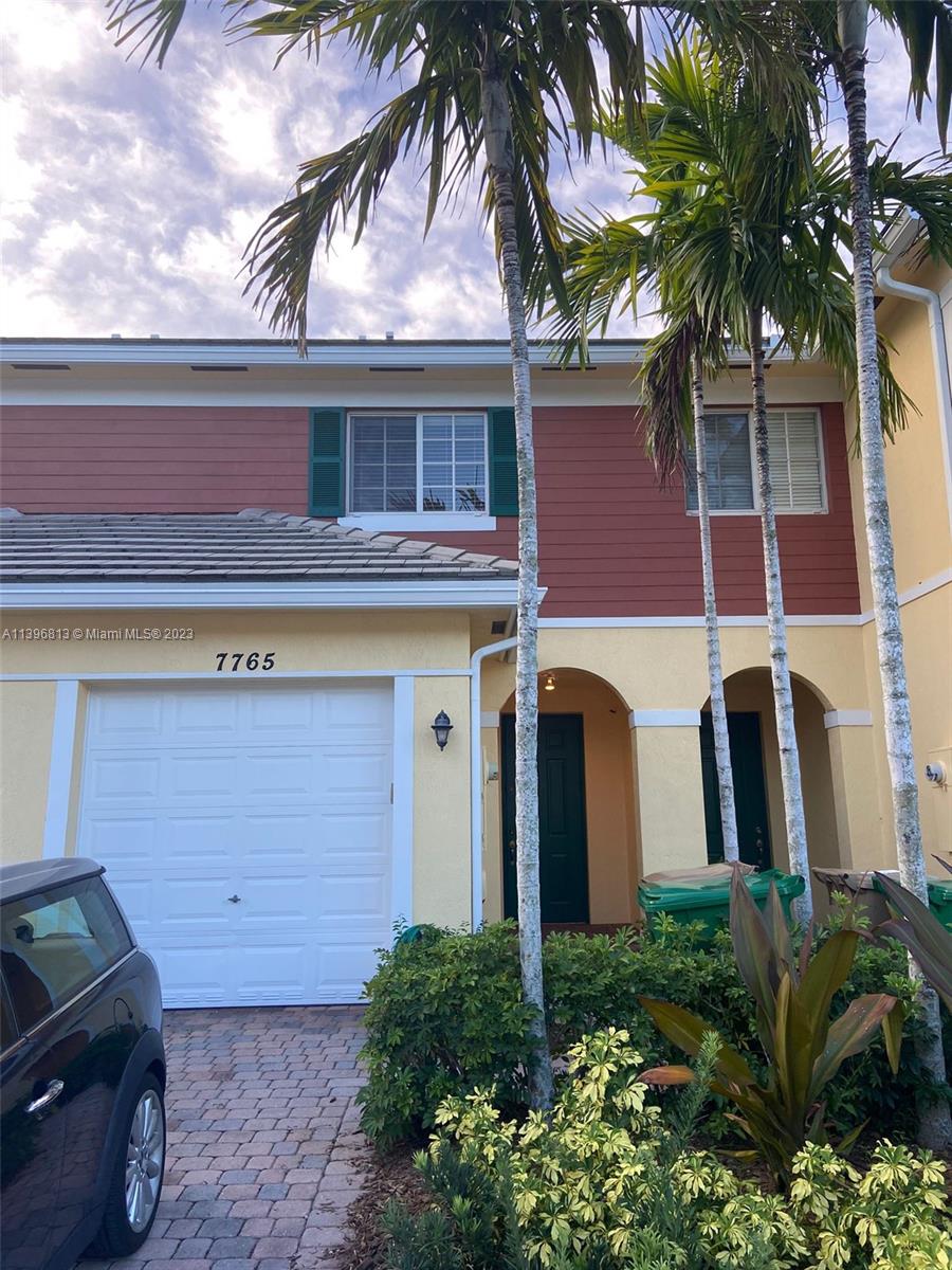 7765 Paddock Place, Unit 7765 Davie, FL 33328 - Photo 7 of 40 a front view of a house with balcony