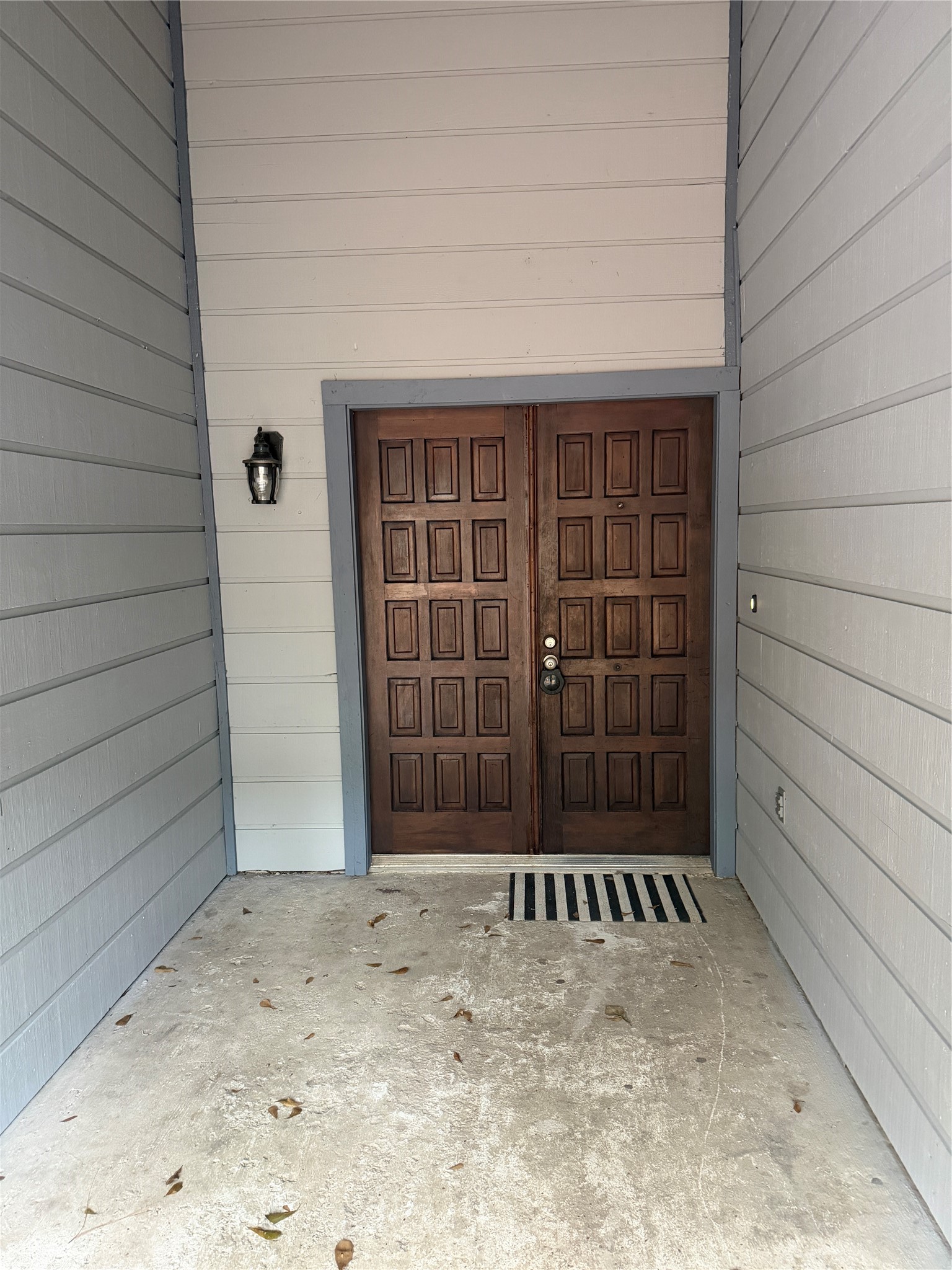 9 Dewthread Court Spring, TX 77380 - Photo 13 of 25 a view of a house with a door and a window