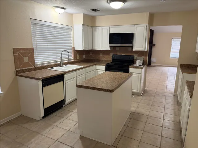 $2,500 | 9 Dewthread Court, Spring, TX 77380