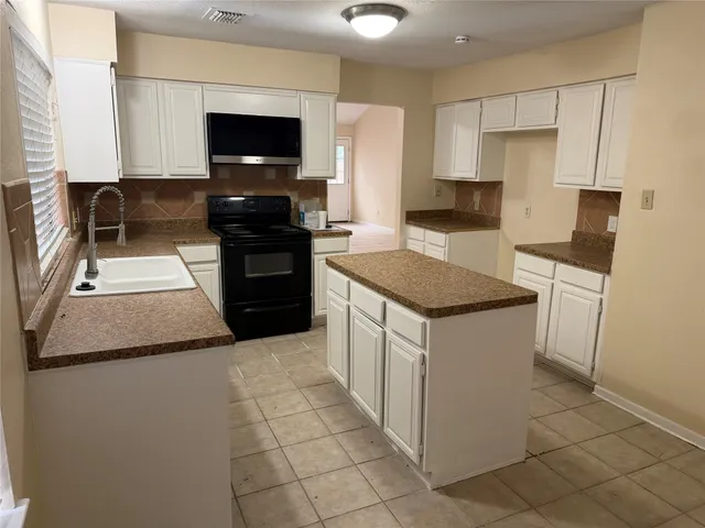 $2,500 | 9 Dewthread Court, Spring, TX 77380