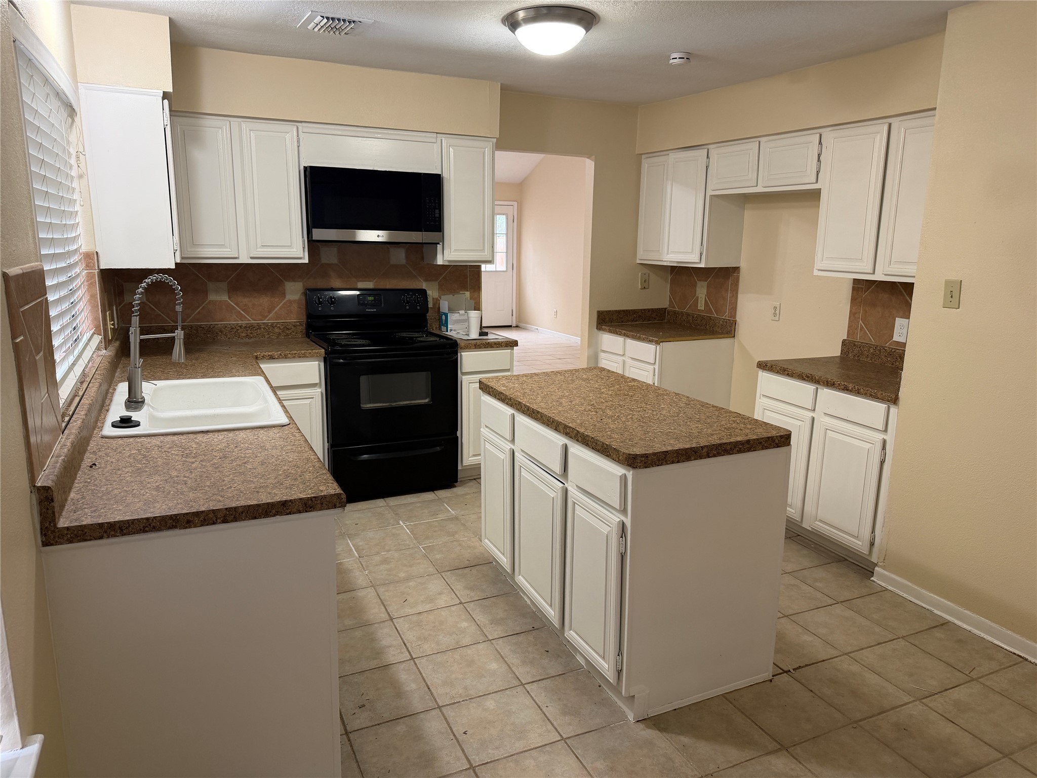 9 Dewthread Court Spring, TX 77380 - Photo 15 of 25 KITCHEN