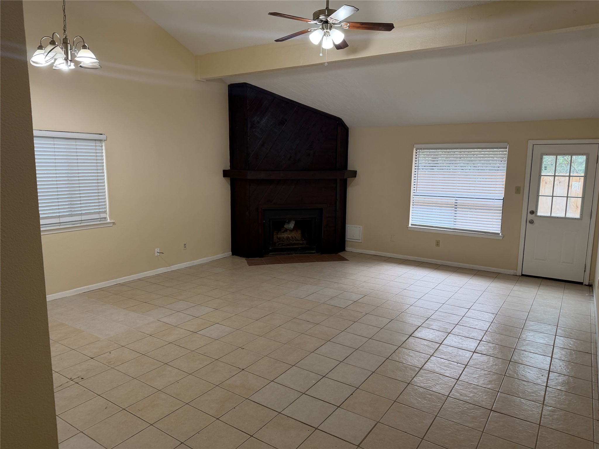 9 Dewthread Court Spring, TX 77380 - Photo 4 of 25 LIVING ROOM