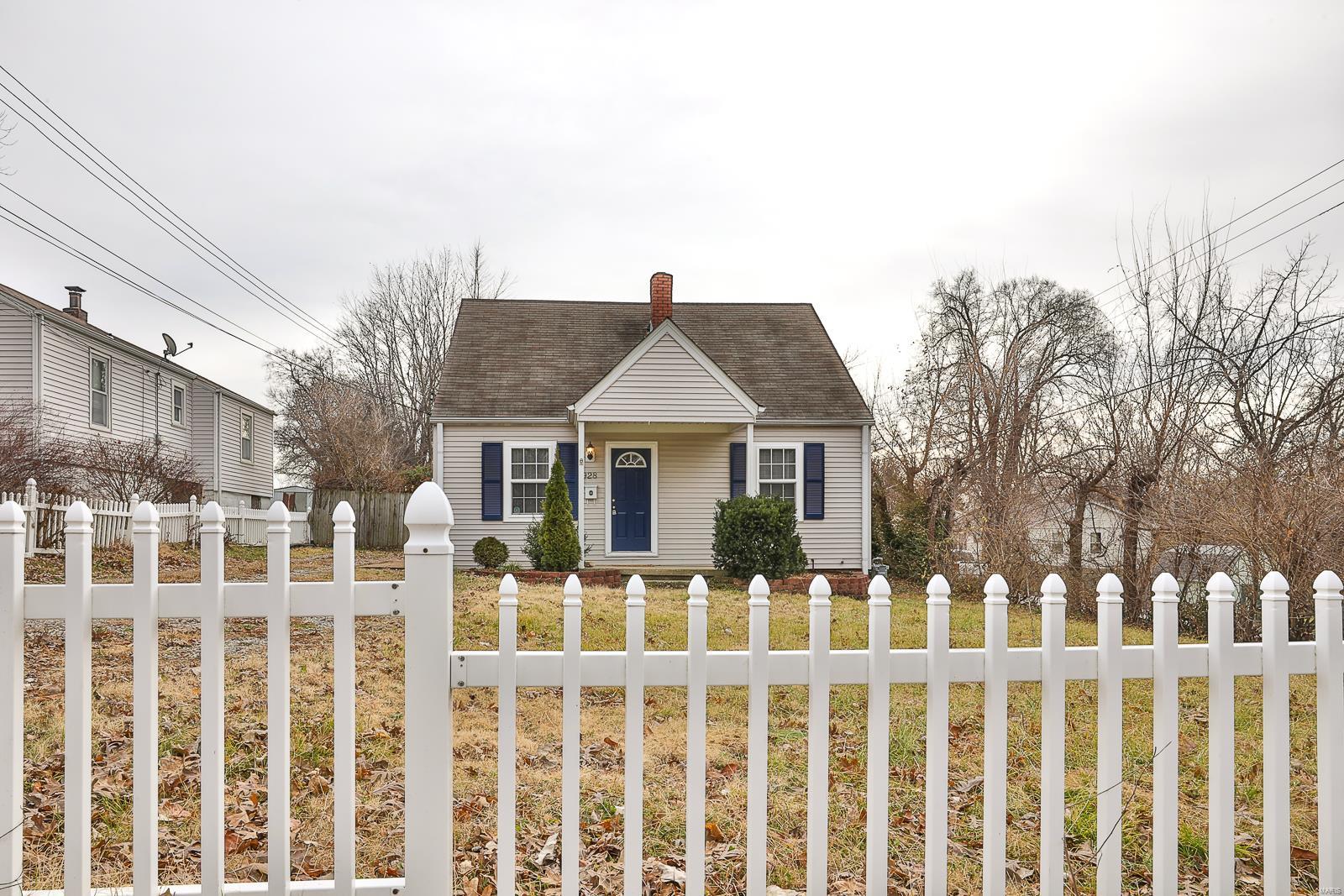 928 Spring Avenue St. Charles, MO 63301 - Photo 1 of 18