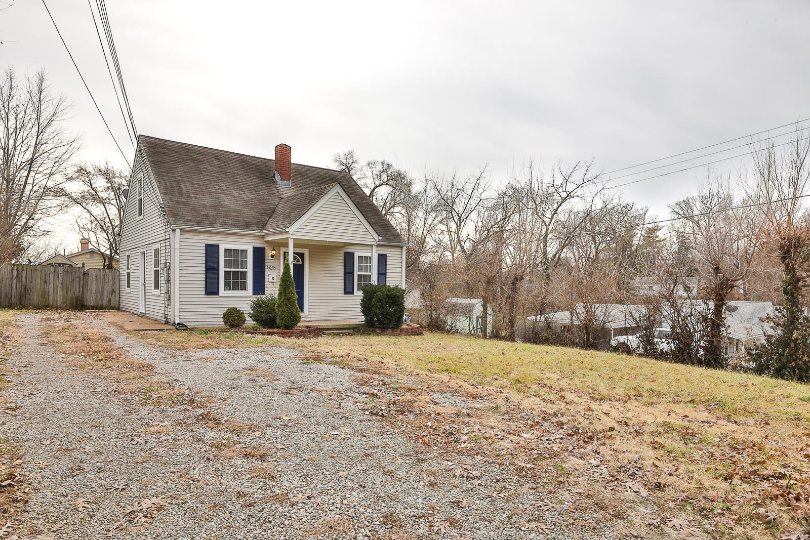 928 Spring Avenue St. Charles, MO 63301 - Photo 2 of 18