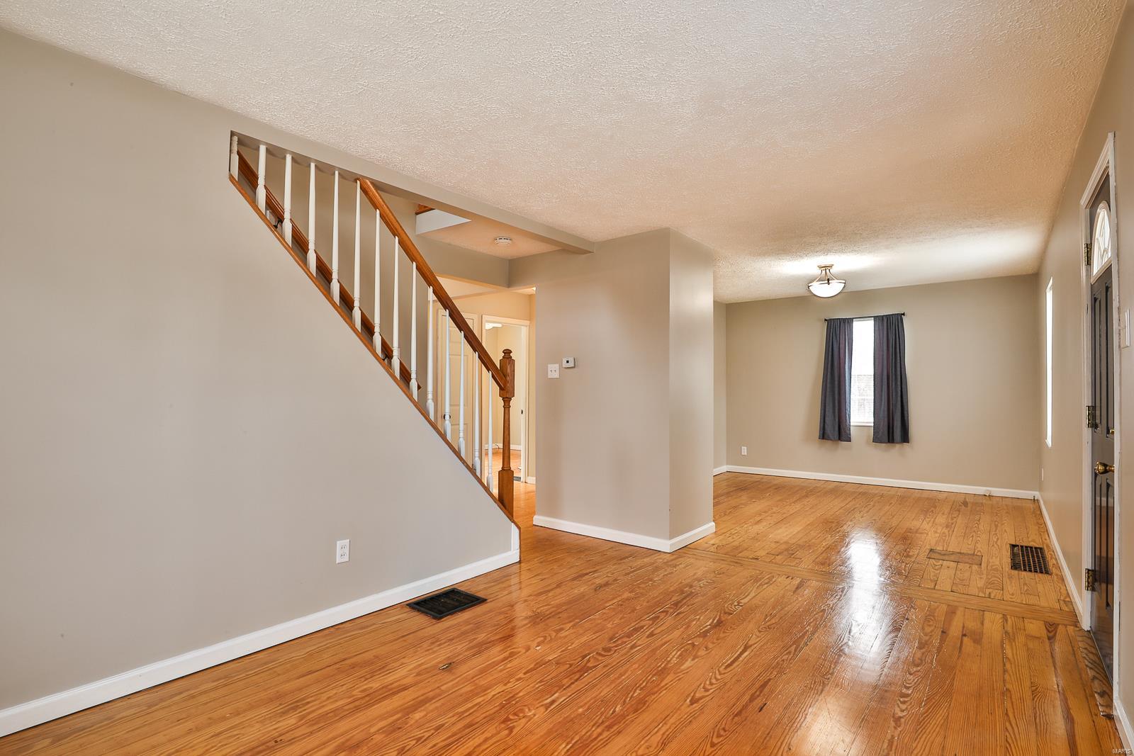 928 Spring Avenue St. Charles, MO 63301 - Photo 3 of 18