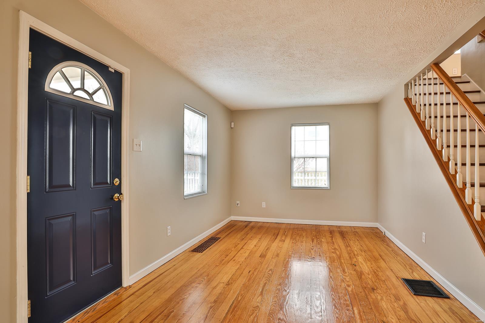 928 Spring Avenue St. Charles, MO 63301 - Photo 4 of 18