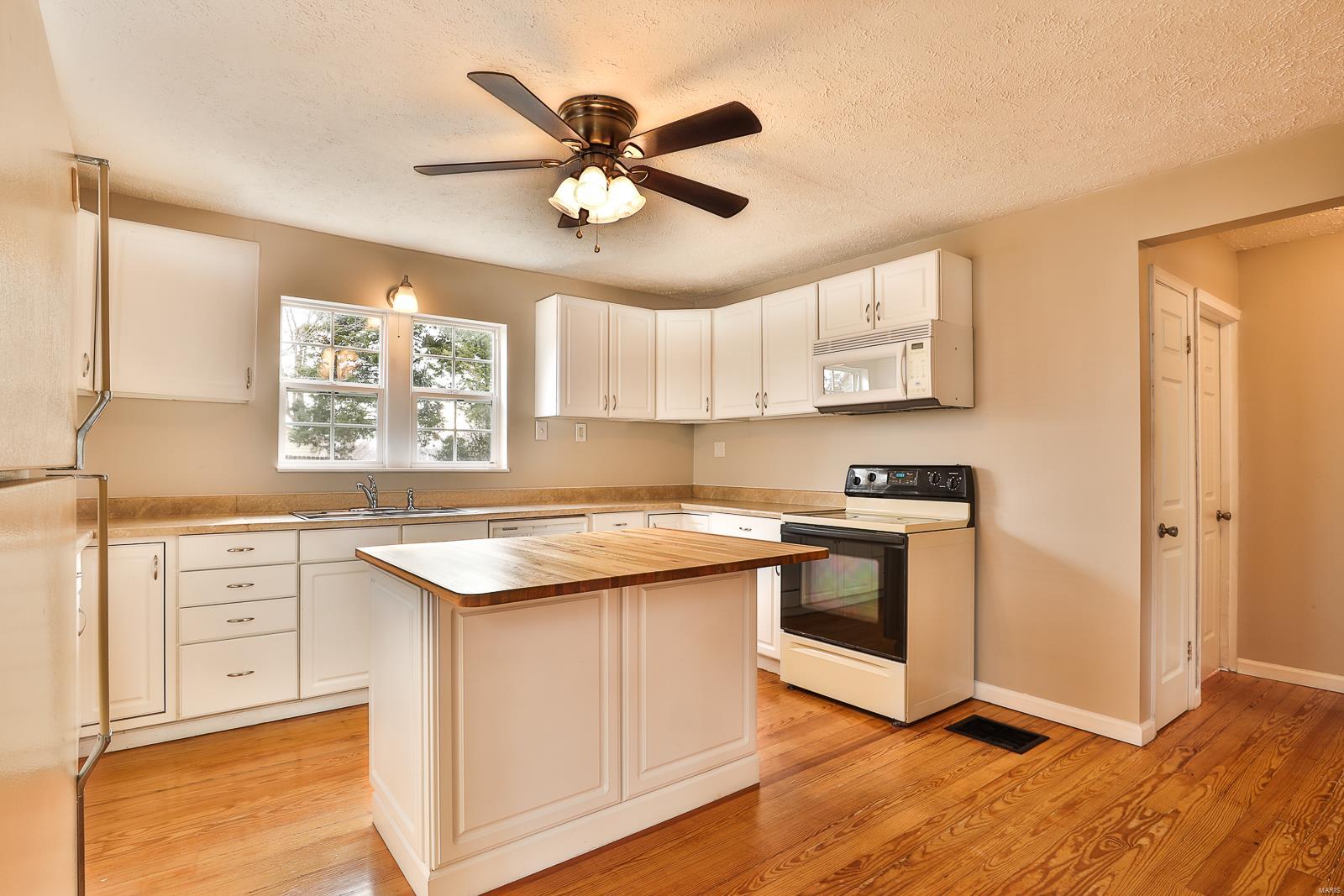 928 Spring Avenue St. Charles, MO 63301 - Photo 5 of 18