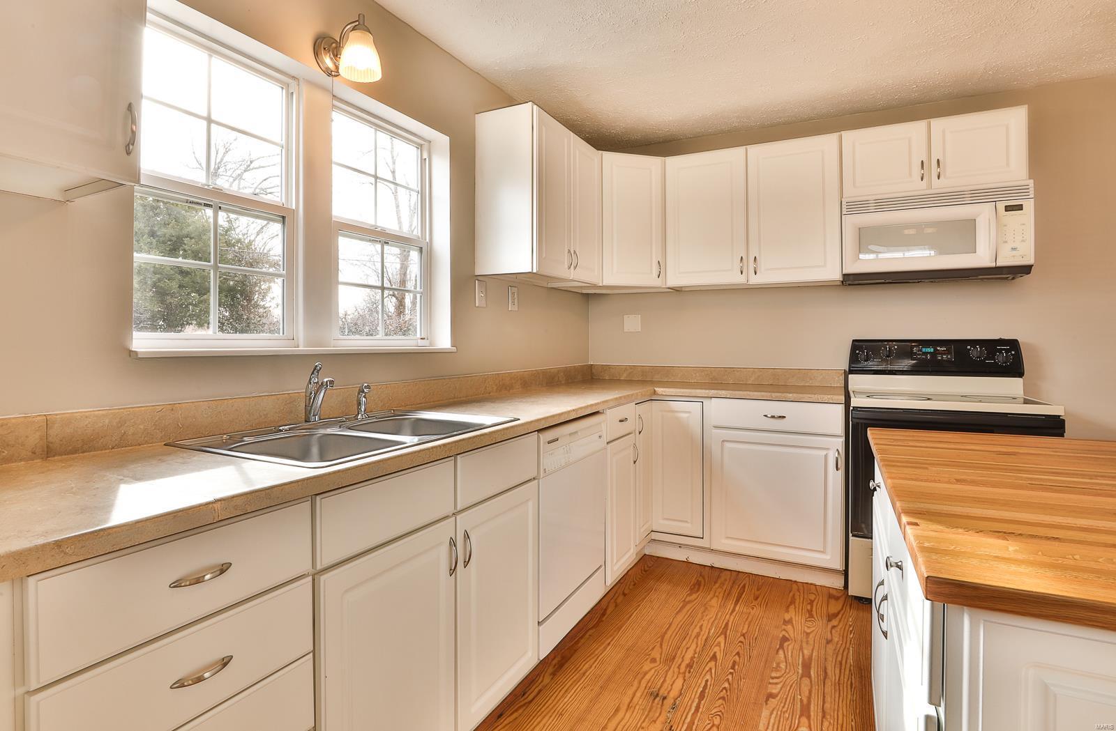 928 Spring Avenue St. Charles, MO 63301 - Photo 6 of 18