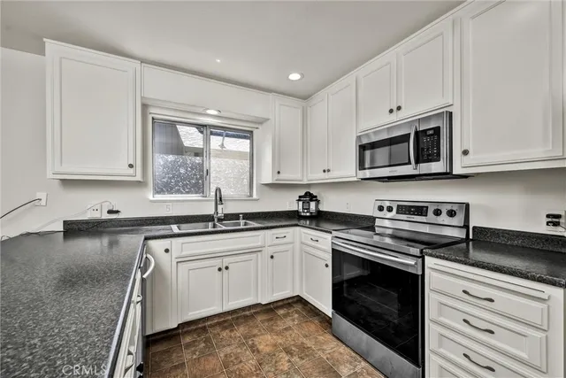 $299,000 | 19650 Mountain Meadow North, Hidden Valley Lake, CA 95467