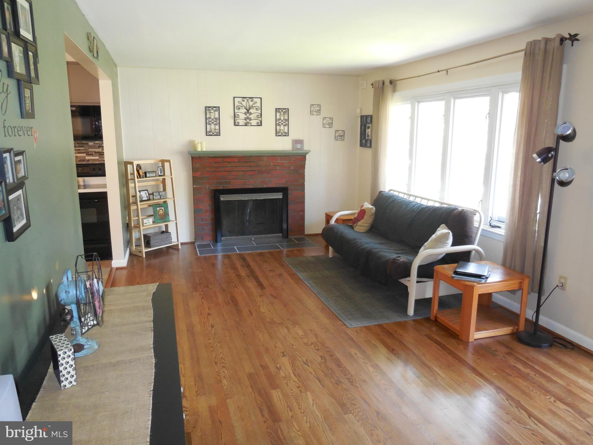 6007 Windham Road Laurel, MD 20707 - Photo 16 of 30 Living Room