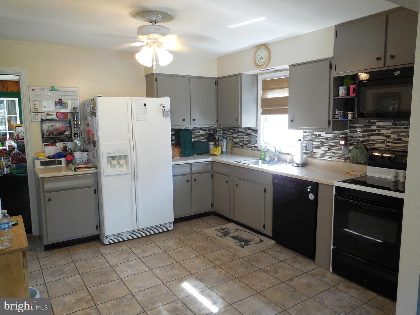 6007 Windham Road Laurel, MD 20707 - Photo 17 of 30 Kitchen