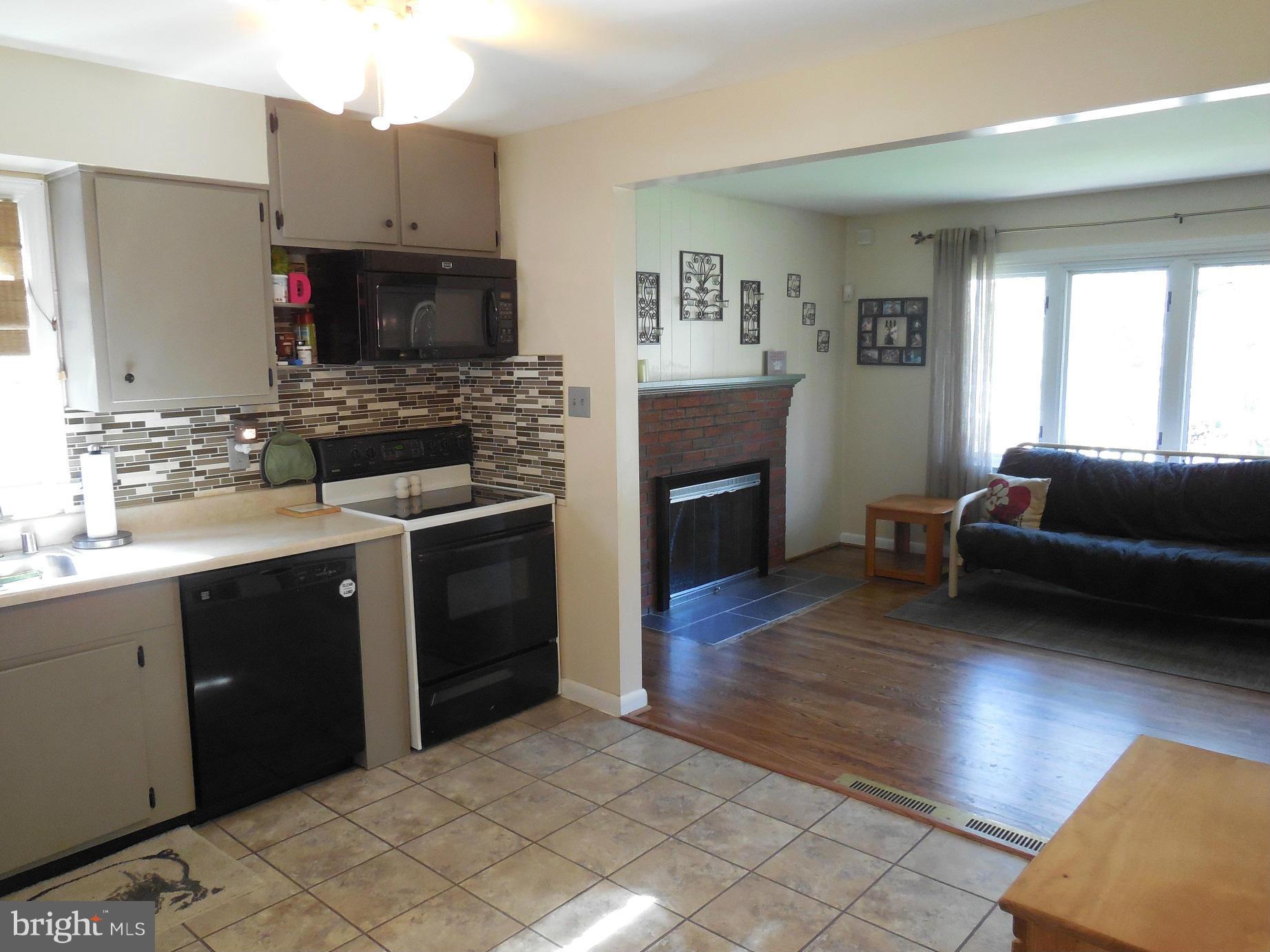 6007 Windham Road Laurel, MD 20707 - Photo 18 of 30 Kitchen