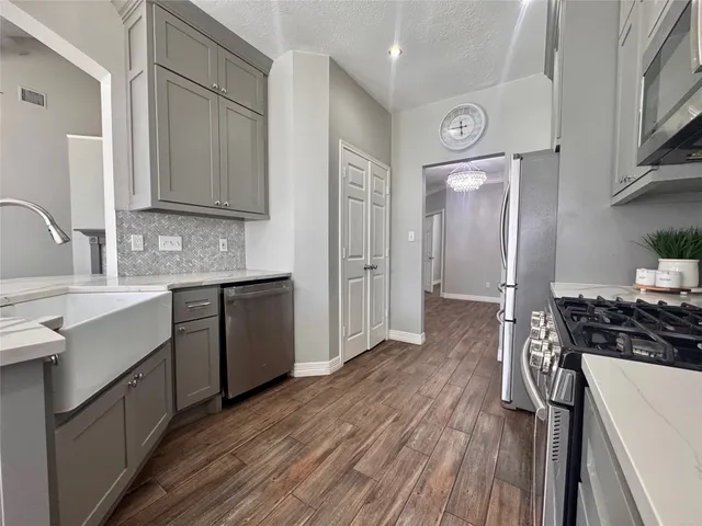 $2,525 | 10918 South Falls Terrace, Houston, TX 77095