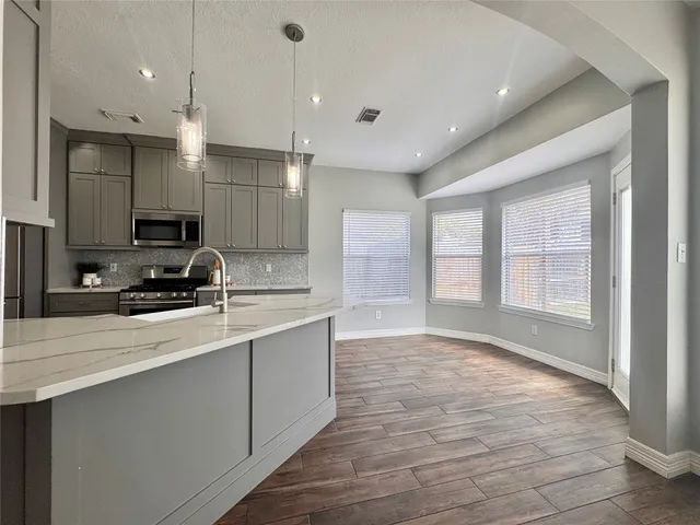 $2,525 | 10918 South Falls Terrace, Houston, TX 77095