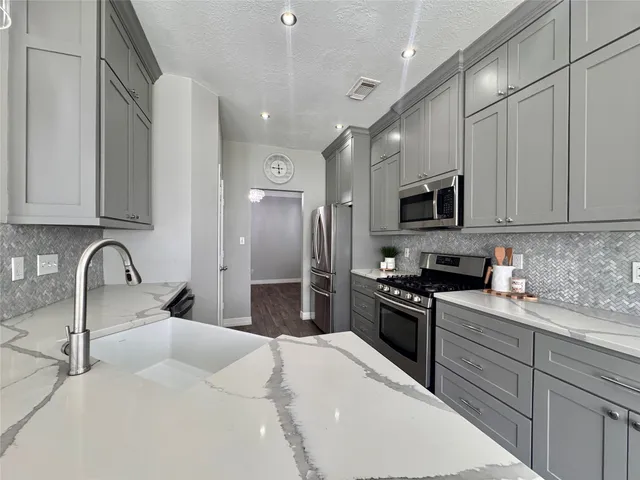 $2,525 | 10918 South Falls Terrace, Houston, TX 77095