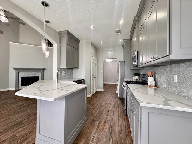 $2,525 | 10918 South Falls Terrace, Houston, TX 77095