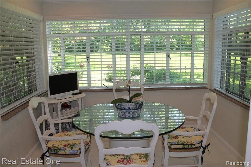 4540 Walnut Lake Road Bloomfield Hills, MI 48301 - Photo 19 of 24 img_8354 (Large).jpg