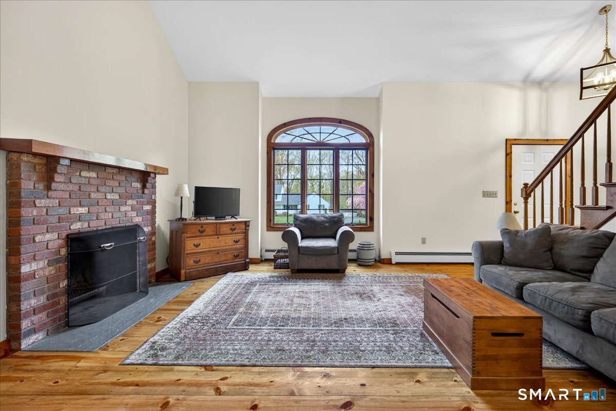 24 Country Way Wallingford, CT 06492 - Photo 3 of 37