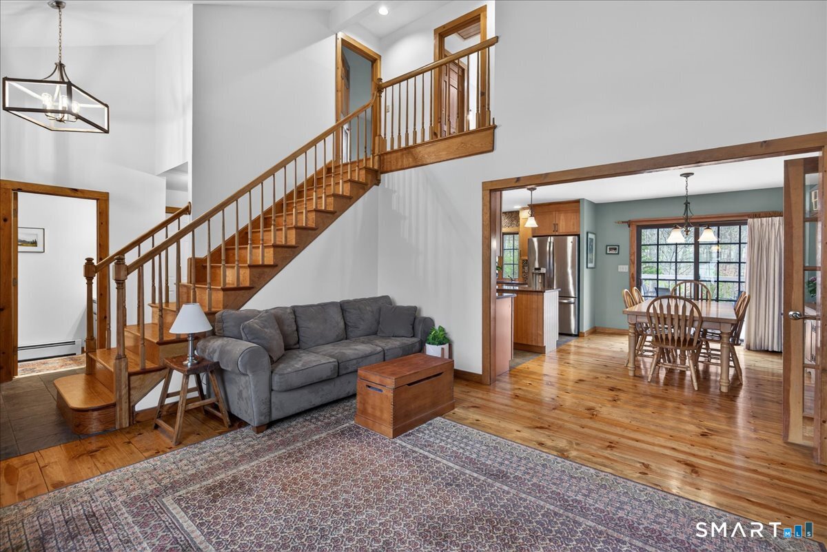 24 Country Way Wallingford, CT 06492 - Photo 4 of 37