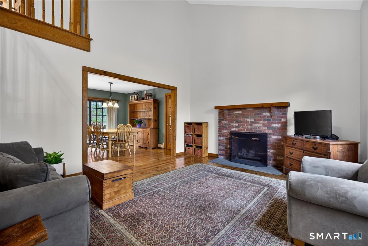 24 Country Way Wallingford, CT 06492 - Photo 5 of 37