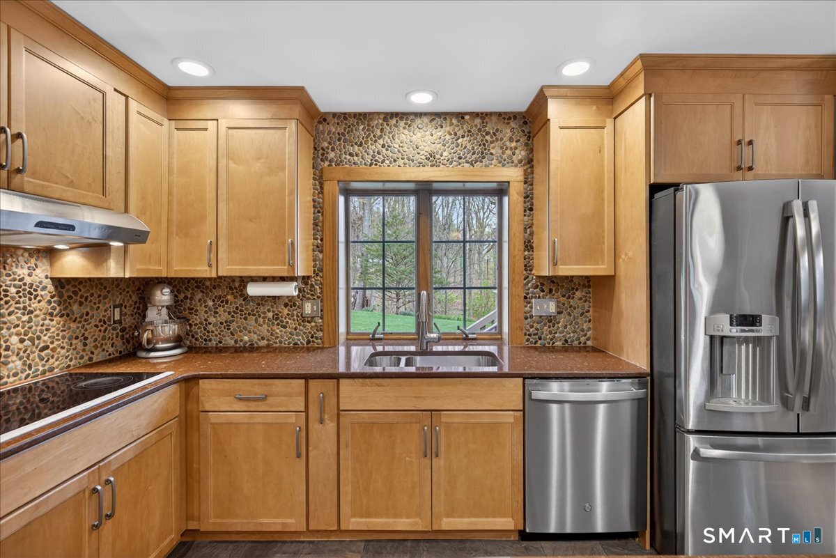 24 Country Way Wallingford, CT 06492 - Photo 7 of 37