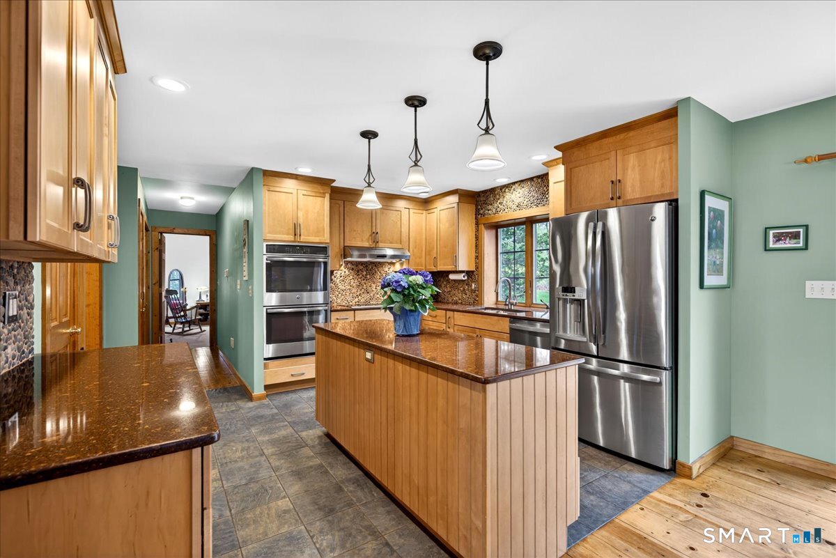 24 Country Way Wallingford, CT 06492 - Photo 8 of 37